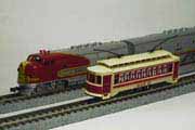 奥 KATO F3　手前 Bachmann トロリー